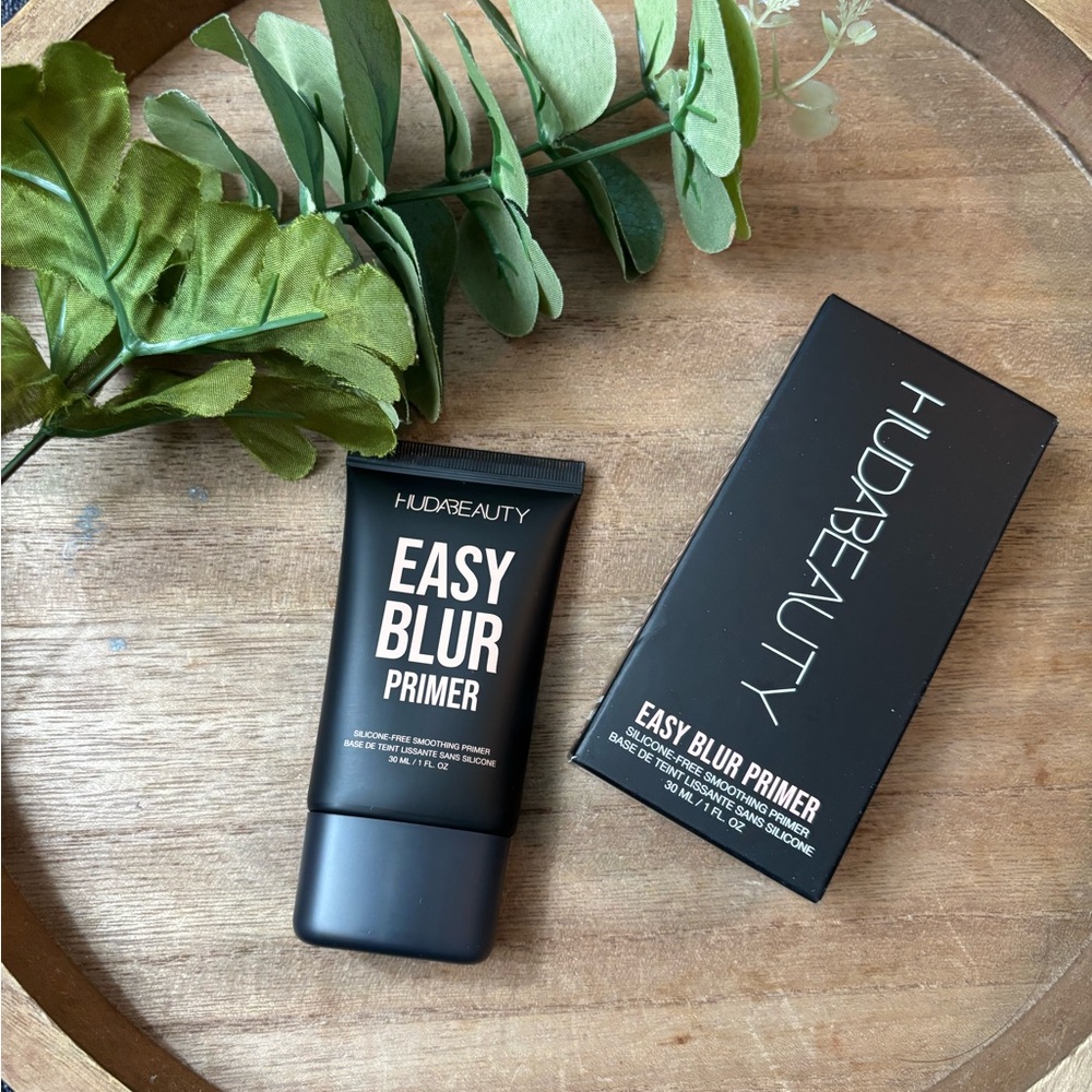 HUDA BEAUTY Easy Blur Silicone Free Smoothing and Pore Minimizing Primer